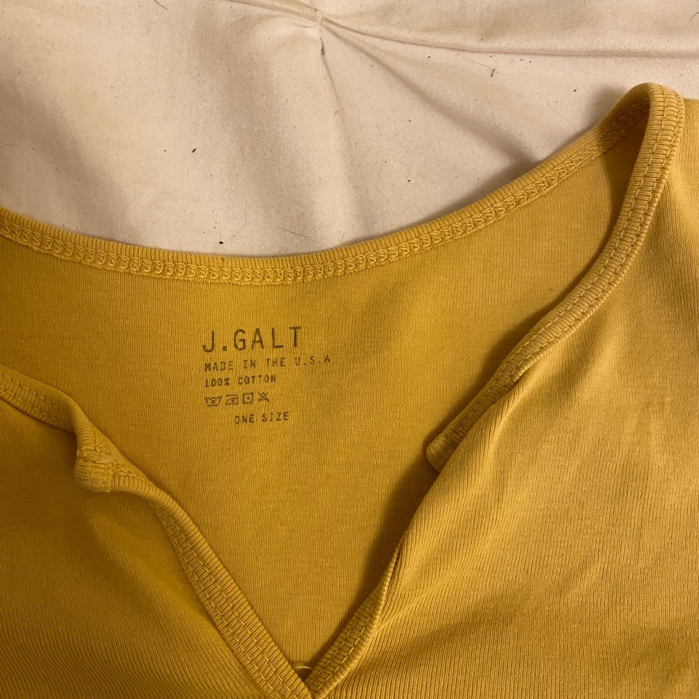 Brandy Melville tshirt - Picture 2 of 2